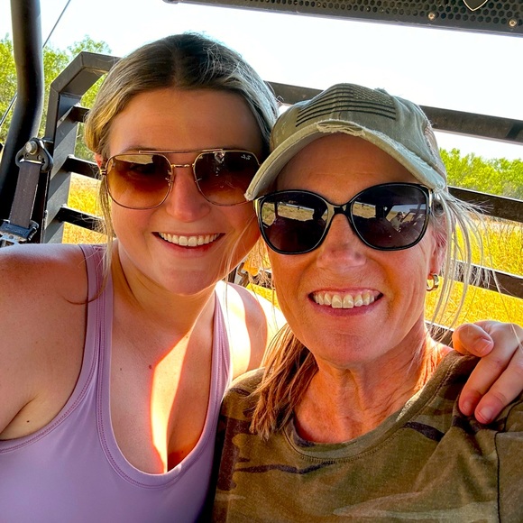 Meet your Posher, Stephanie - Picture 2 of 3